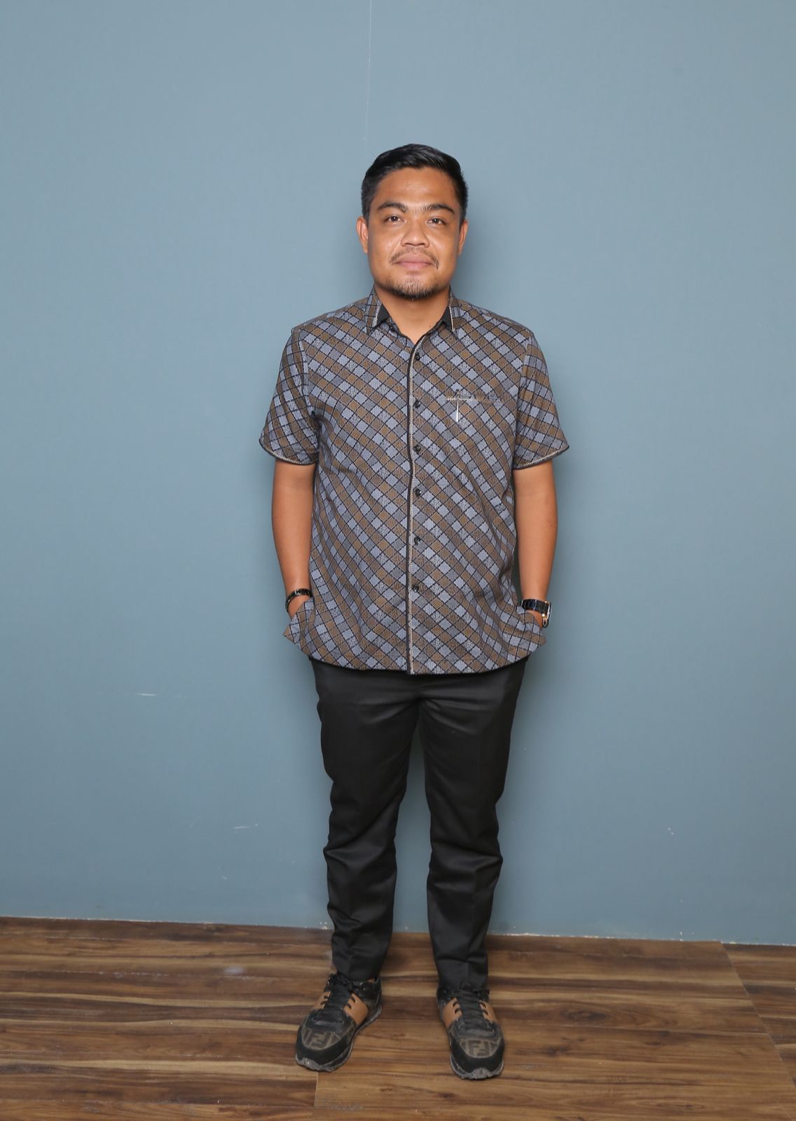 Kritik Tajam untuk Bupati Kampar: Sibuk Kunjungan, Lupa Rakyat Sendiri